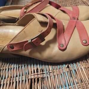 Stylish Tan and Red Women's Shoes